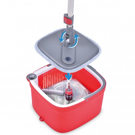 Balai serpillère nettoie à l'eau propre