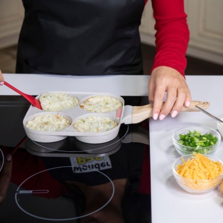 poêle 4 compartiments et spatule silicone