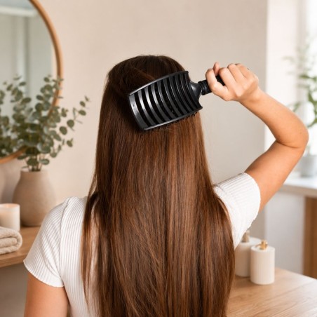 brossage vu de dos, cheveux démêlés soft'n straight